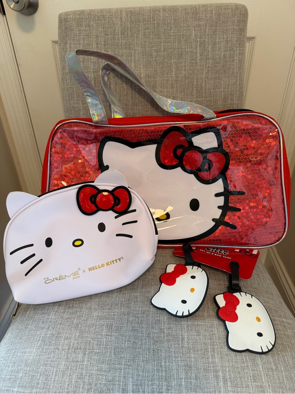 NWT Hello Kitty Red Sequin Travel Bag with White Face Pouch and Luggage Tags